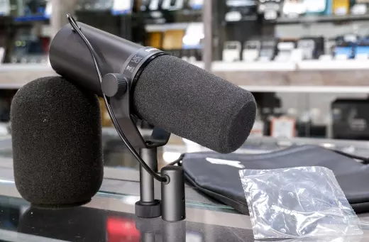 Shure - SM7B Large Diaphragm Cardioid Dynamic Microphone